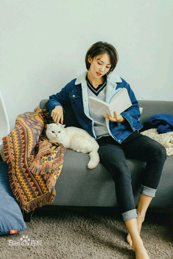 金晨(Gina)【宠物世界】性感图片壁纸