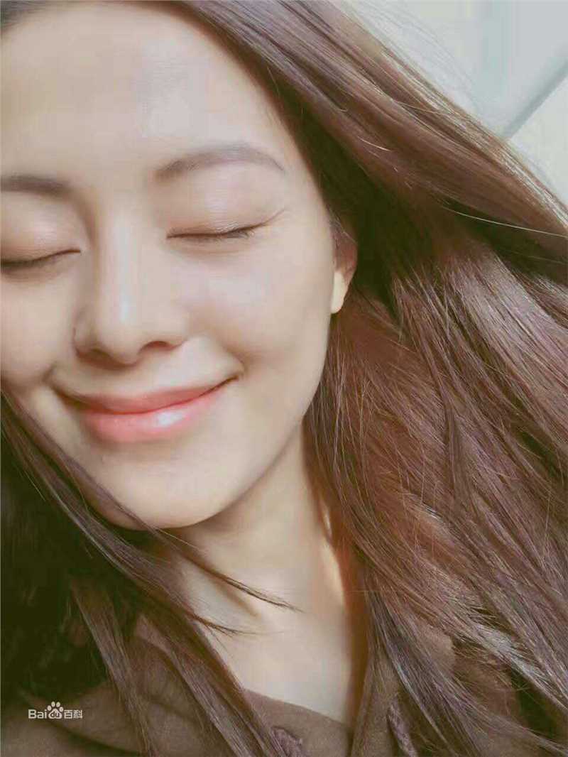 王力可(Rainbow)春天里素颜照壁纸