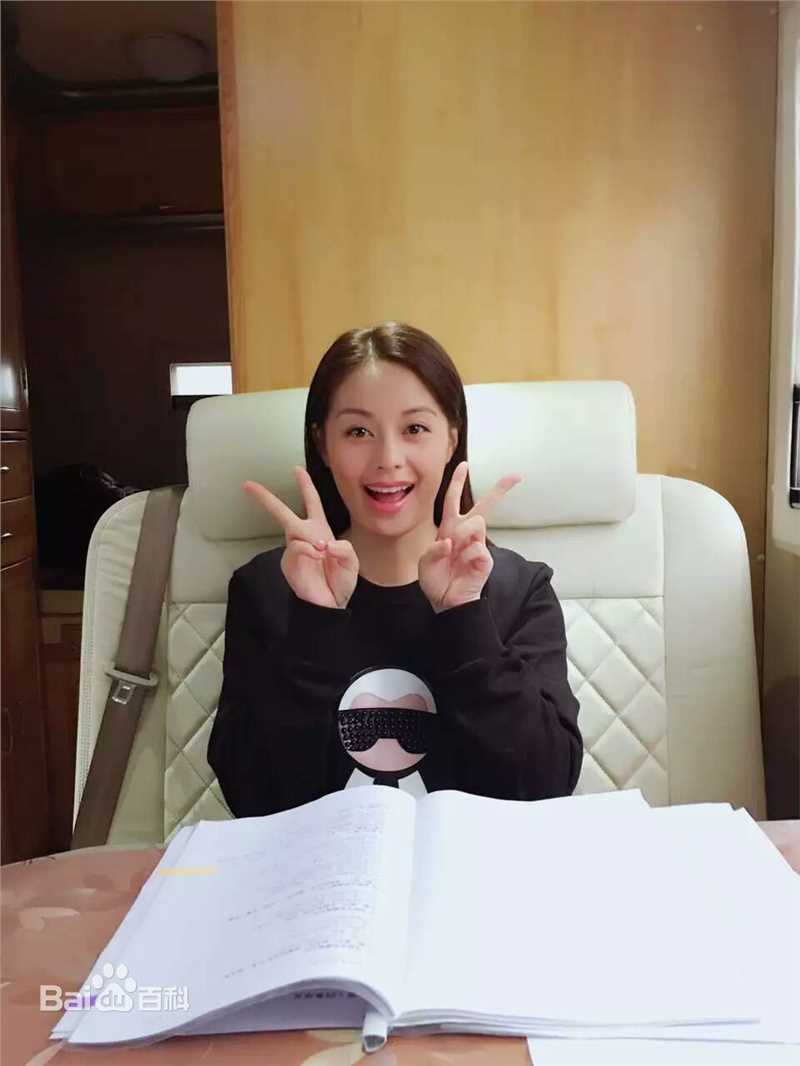 王力可(Rainbow)春天里素颜照壁纸