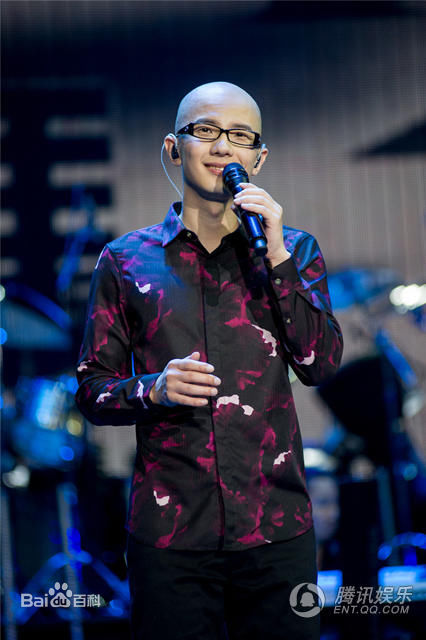 平安(Anson)2016上海演唱会素颜照壁纸