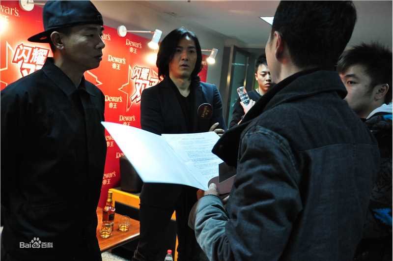 郑伊健(Ekin Cheng)2010年“闪耀双子星”活动素颜照相册
