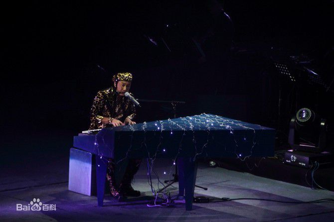 许冠杰(Samuel Hui)2010“难忘往日情”演唱会图片图集