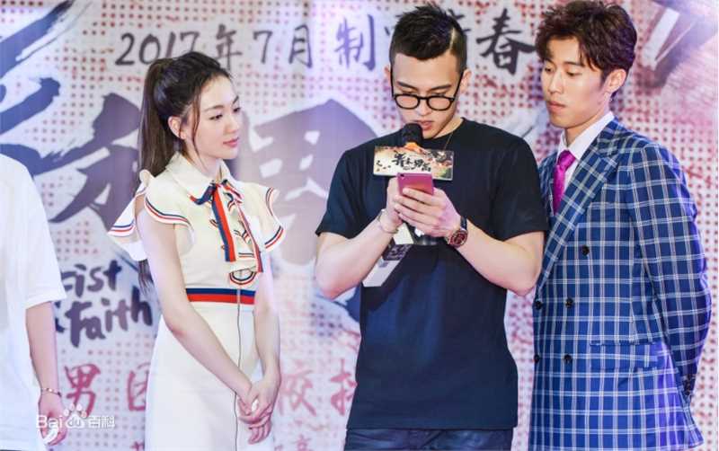 夏恩参加活动壁纸壁纸