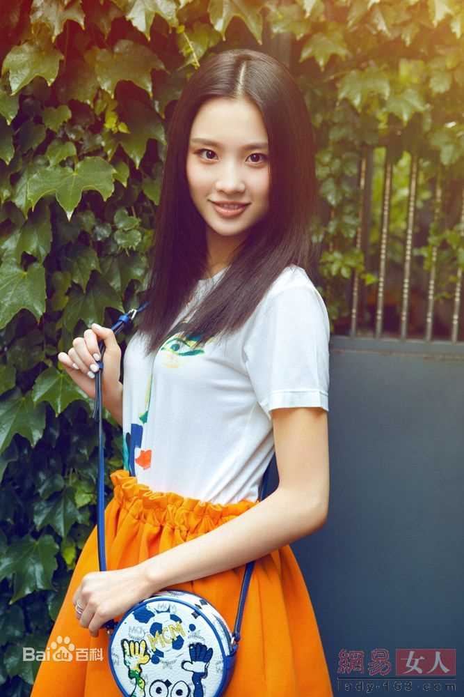 张慧雯(Zhang Huiwen)街拍壁纸壁纸