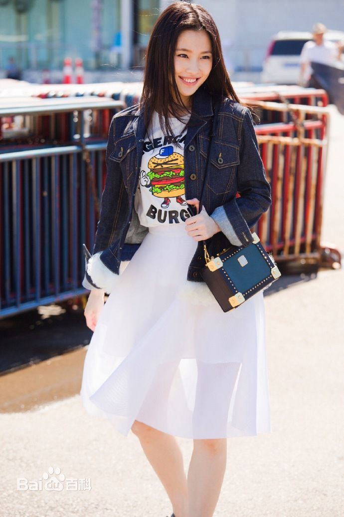 精选张慧雯(Zhang Huiwen)在《Fire Bible有范儿》中的图册