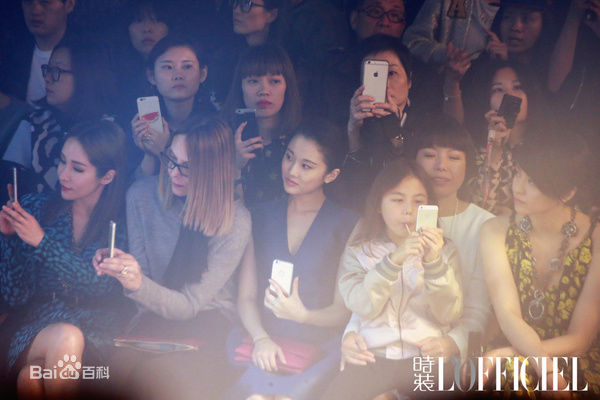 张慧雯(Zhang Huiwen)巴黎时装周壁纸壁纸