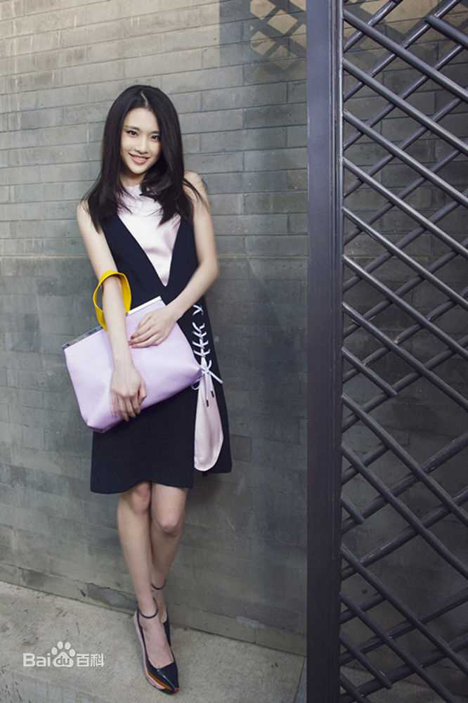 张慧雯(Zhang Huiwen)秋日街拍图片图册