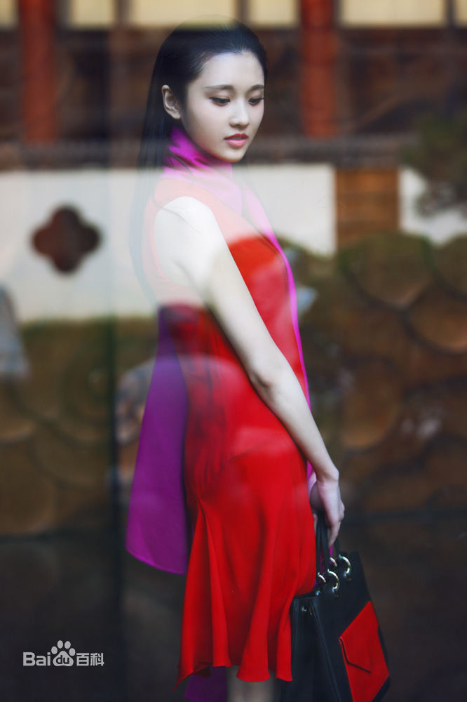 张慧雯(Zhang Huiwen)秋日街拍图片图册