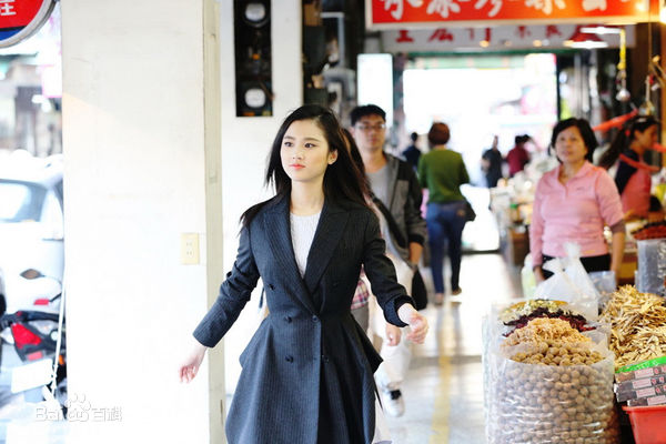 张慧雯(Zhang Huiwen)活力街拍壁纸壁纸