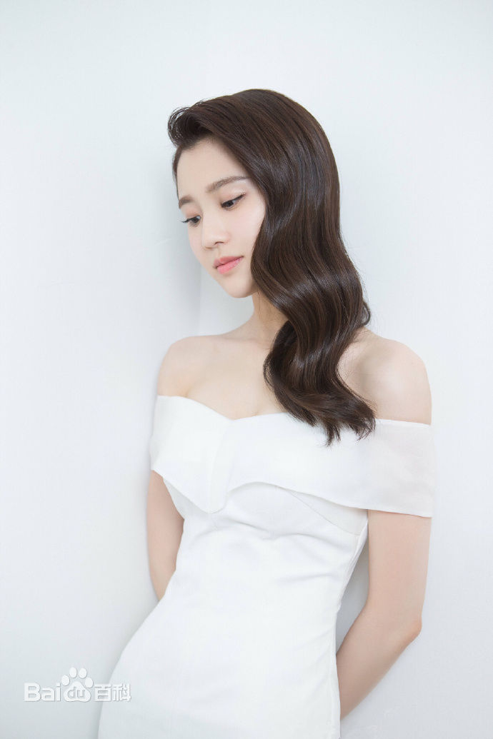 张慧雯(Zhang Huiwen)出席活动性感图片壁纸