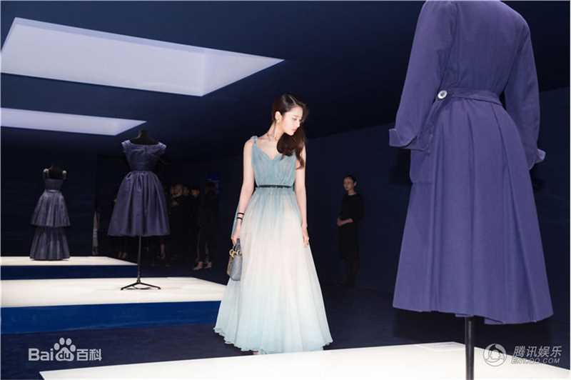 张慧雯(Zhang Huiwen)出席活动性感图片壁纸