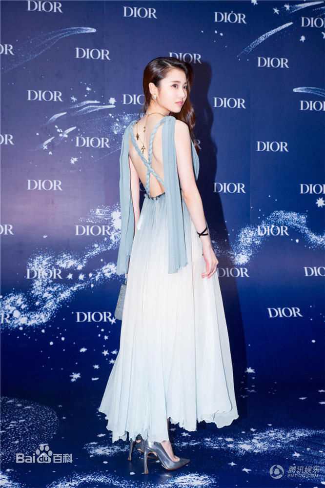 张慧雯(Zhang Huiwen)出席活动性感图片壁纸