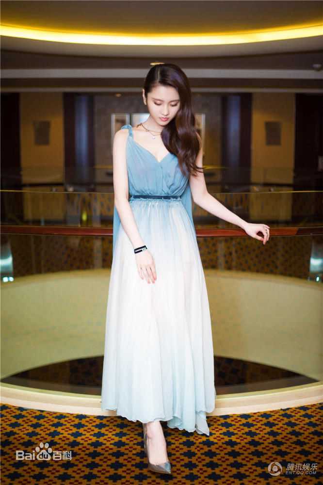 张慧雯(Zhang Huiwen)出席活动性感图片壁纸