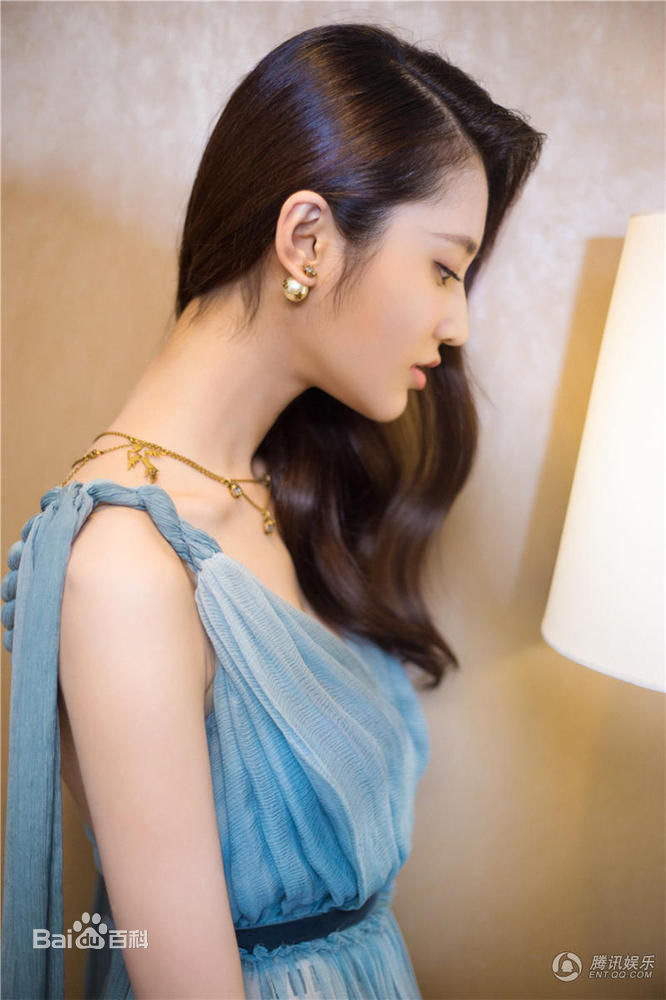 张慧雯(Zhang Huiwen)出席活动性感图片壁纸