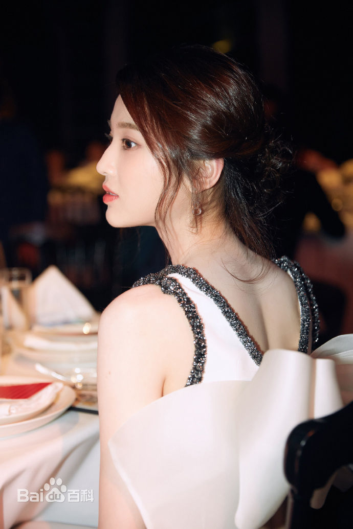 张慧雯(Zhang Huiwen)积家公益晚宴前后照片