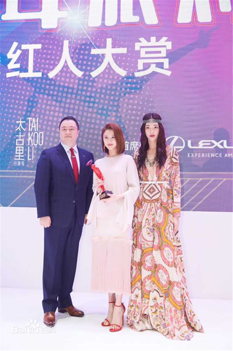 张慧雯(Zhang Huiwen)Men's Uno Young周年派对壁纸壁纸