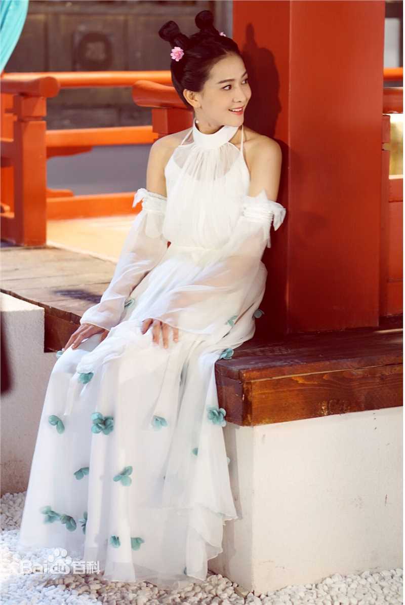 精选海铃(Karina)在《太子妃升职记》绿篱中的图册