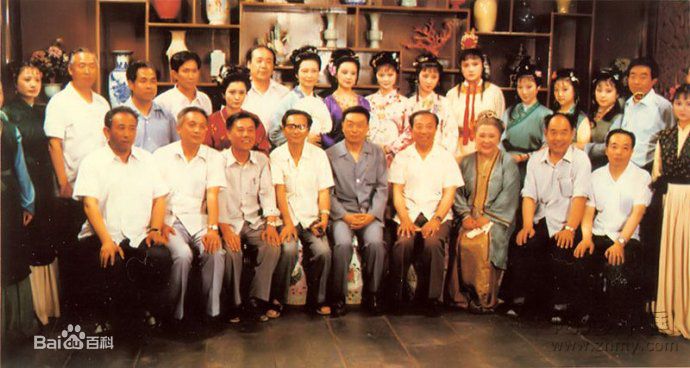 最全王扶林(Wang Fulin)在与《红楼梦》剧组中的壁纸