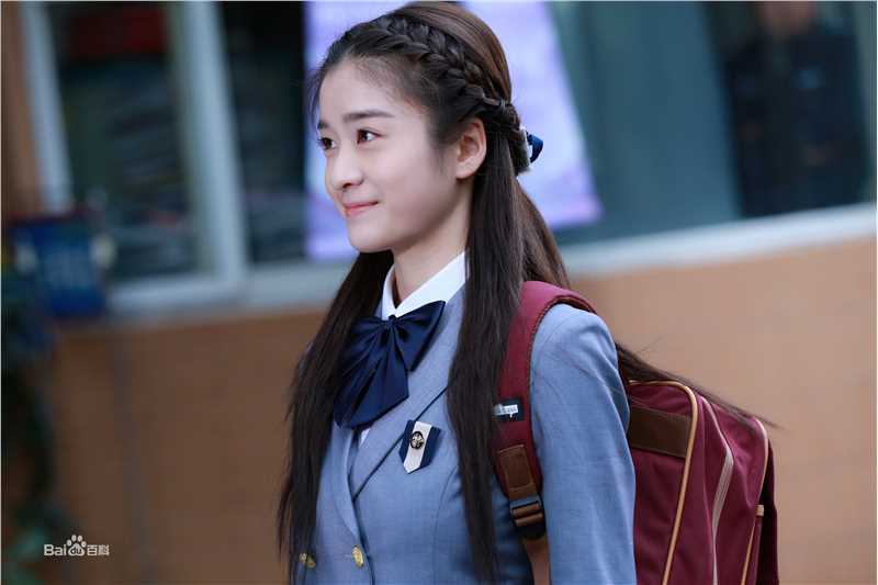 最新张雪迎(Sophie)在《十五年等待候鸟》韩以晨中的壁纸