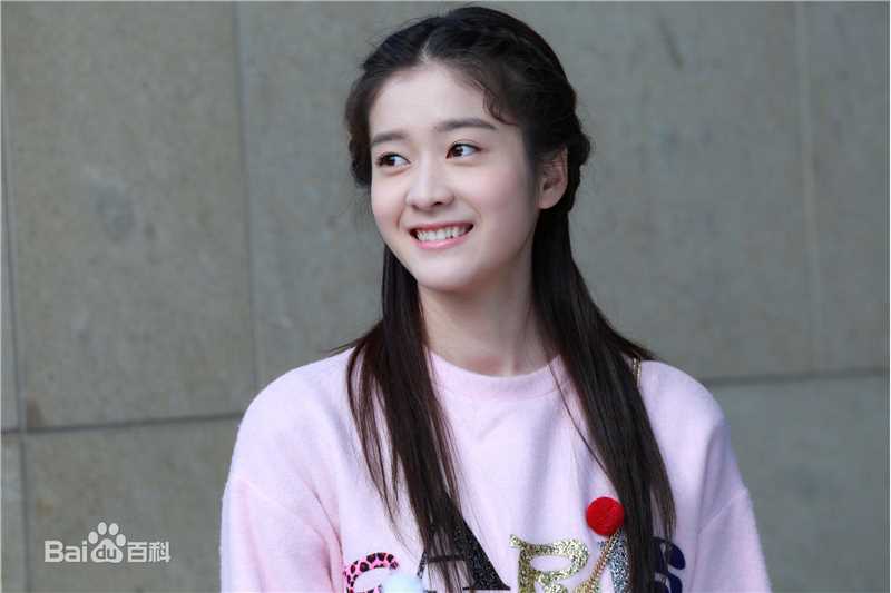 最新张雪迎(Sophie)在《十五年等待候鸟》韩以晨中的壁纸