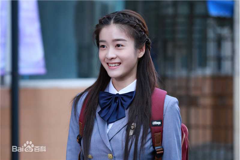 最新张雪迎(Sophie)在《十五年等待候鸟》韩以晨中的壁纸