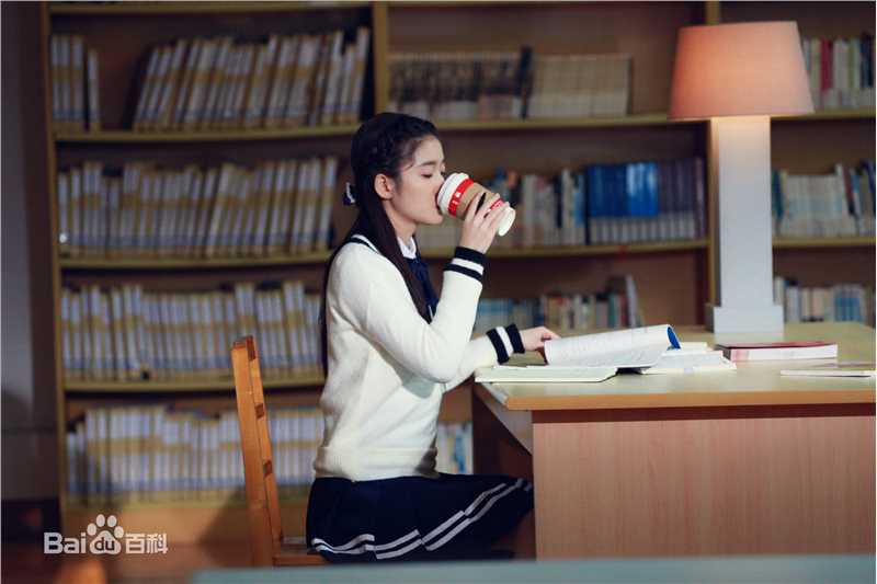 最新张雪迎(Sophie)在《十五年等待候鸟》韩以晨中的壁纸