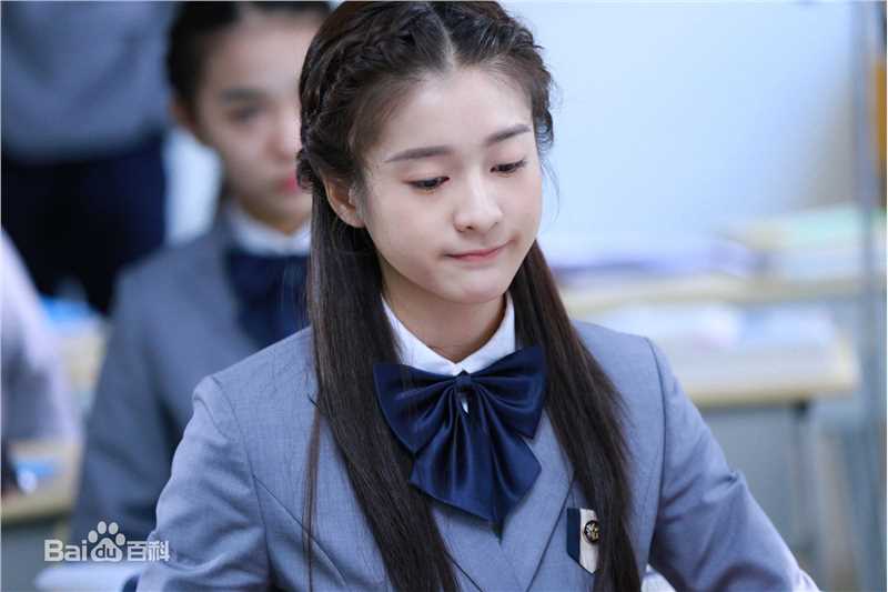 最新张雪迎(Sophie)在《十五年等待候鸟》韩以晨中的壁纸