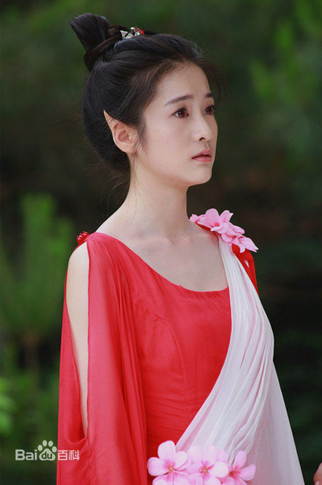 张雪迎(Sophie)在《青丘狐传说》饰翁红亭中的