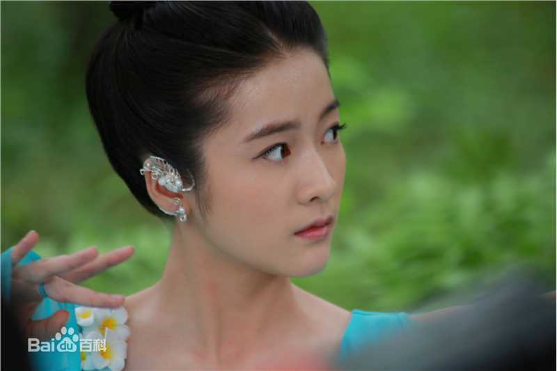 张雪迎(Sophie)在《青丘狐传说》饰翁红亭中的