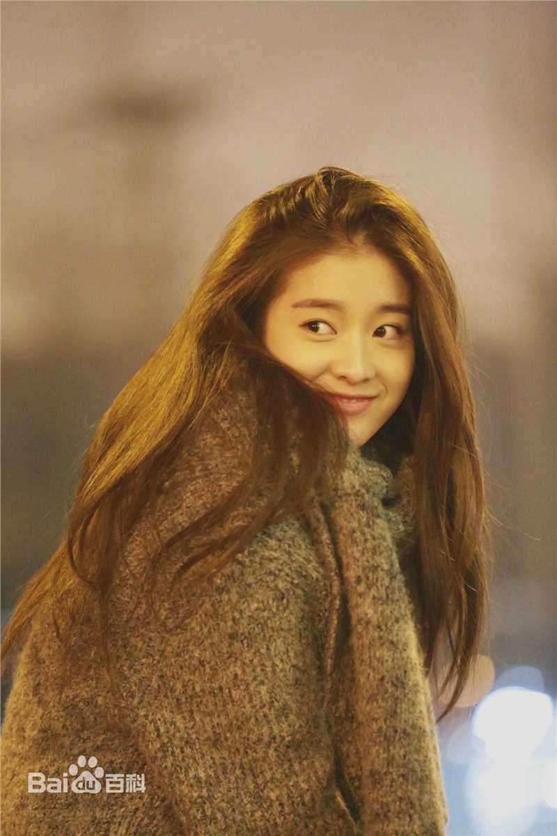 张雪迎(Sophie)夜拍性感图片壁纸