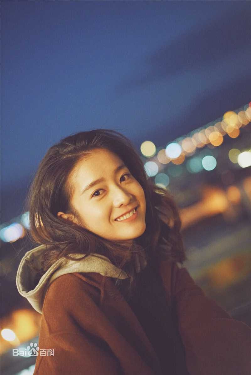 张雪迎(Sophie)夜拍性感图片壁纸