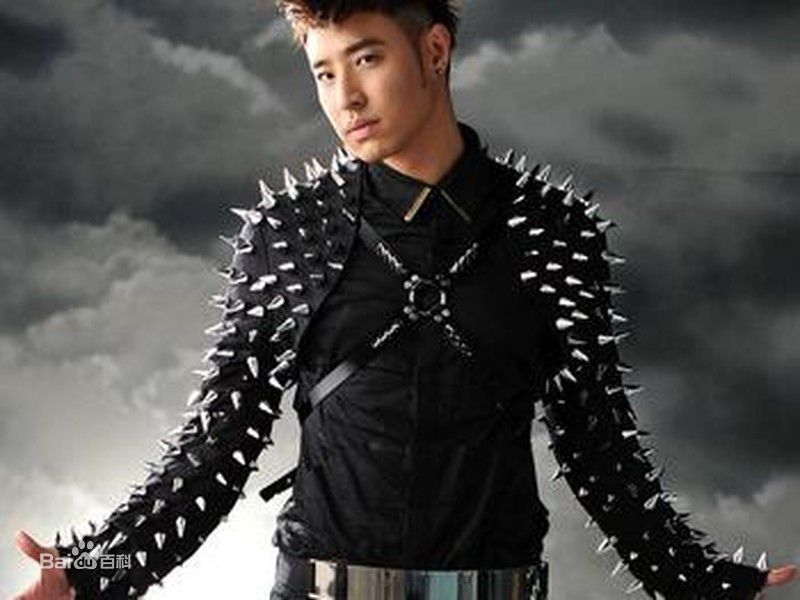 潘玮柏(Wilber Pan)安静的男子--前后照片