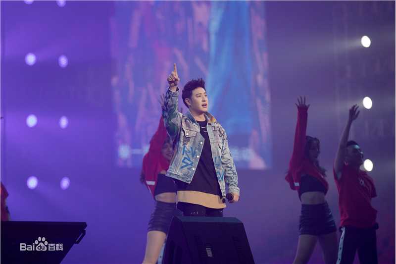 潘玮柏(Wilber Pan)演唱会性感图片壁纸