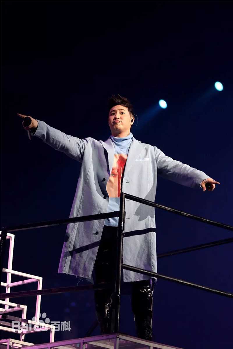 潘玮柏(Wilber Pan)演唱会性感图片壁纸