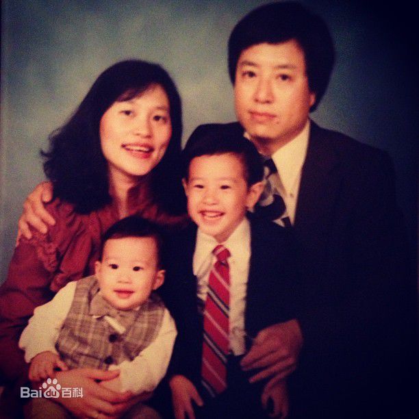 潘玮柏(Wilber Pan)幼年照素颜照壁纸