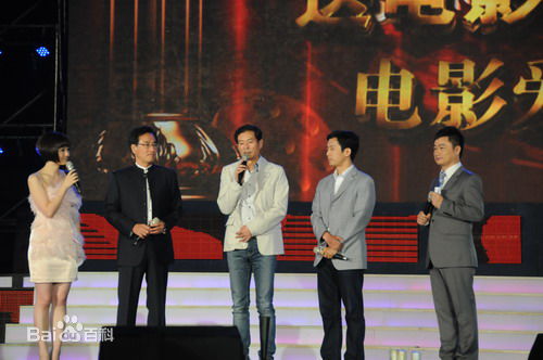 蒋小涵节目现场主持生活照