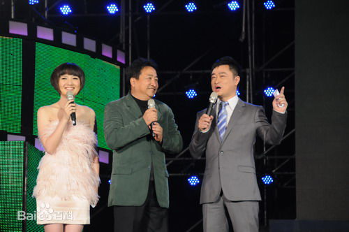 蒋小涵节目现场主持生活照