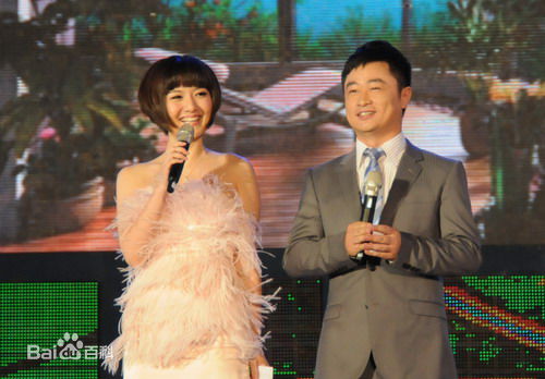 蒋小涵节目现场主持生活照