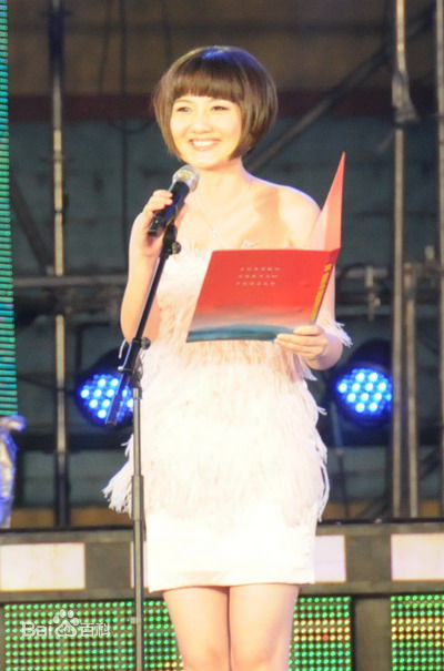 蒋小涵节目现场主持生活照