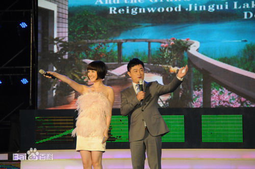 蒋小涵节目现场主持生活照