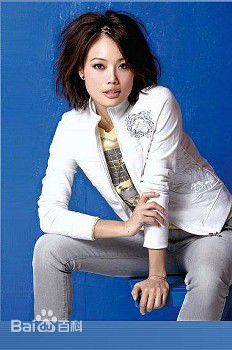 容祖儿(Joey Yung)2008代言YCMD盈彩美地休闲服前后照片
