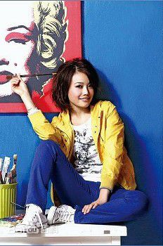 容祖儿(Joey Yung)2008代言YCMD盈彩美地休闲服前后照片