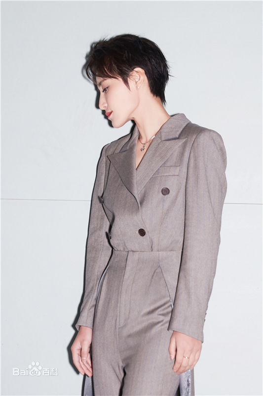 蒋璐霞(Jiang Luxia)华表奖生活照