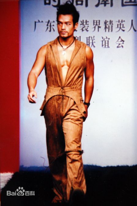 张政勇(Arm)与章子怡、范冰冰同拍广告及其它广告T台素颜照相册