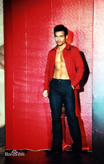 张政勇(Arm)与章子怡、范冰冰同拍广告及其它广告T台素颜照相册