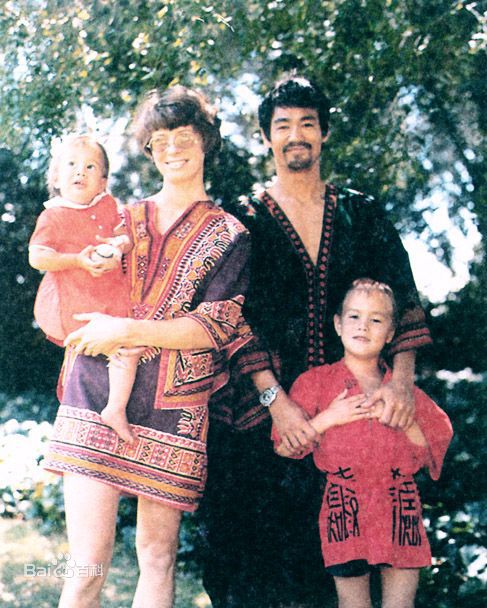 李小龙(Bruce Lee(英语)、ブルース.リー(日语)、 (朝鲜语))精彩图册