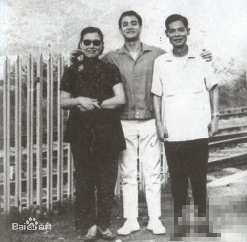 李小龙(Bruce Lee(英语)、ブルース.リー(日语)、 (朝鲜语))精彩图册