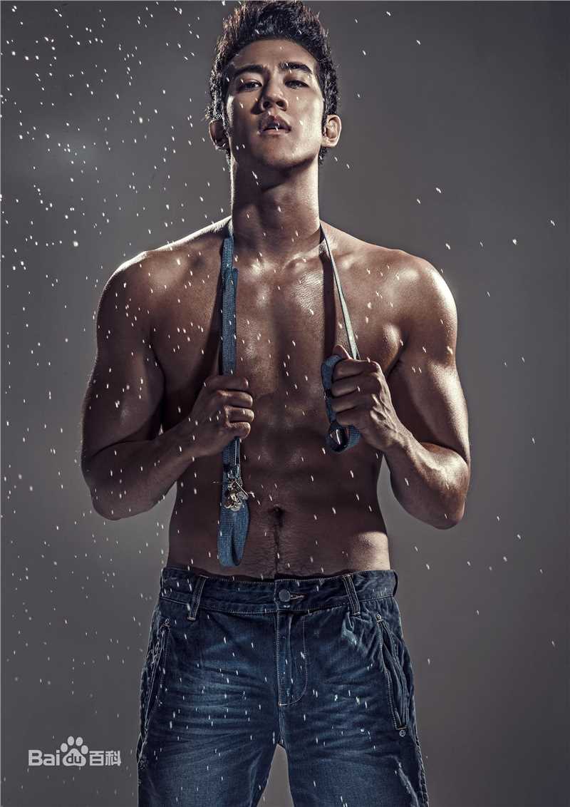 高清李治廷(Aarif Lee/Rahman(名))在2013年《时尚健康男士》中的图集