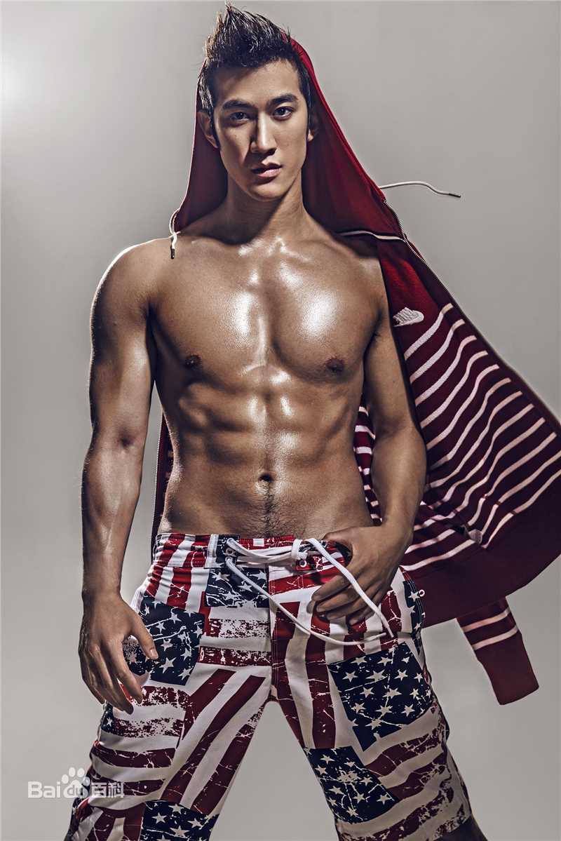 高清李治廷(Aarif Lee/Rahman(名))在2013年《时尚健康男士》中的图集