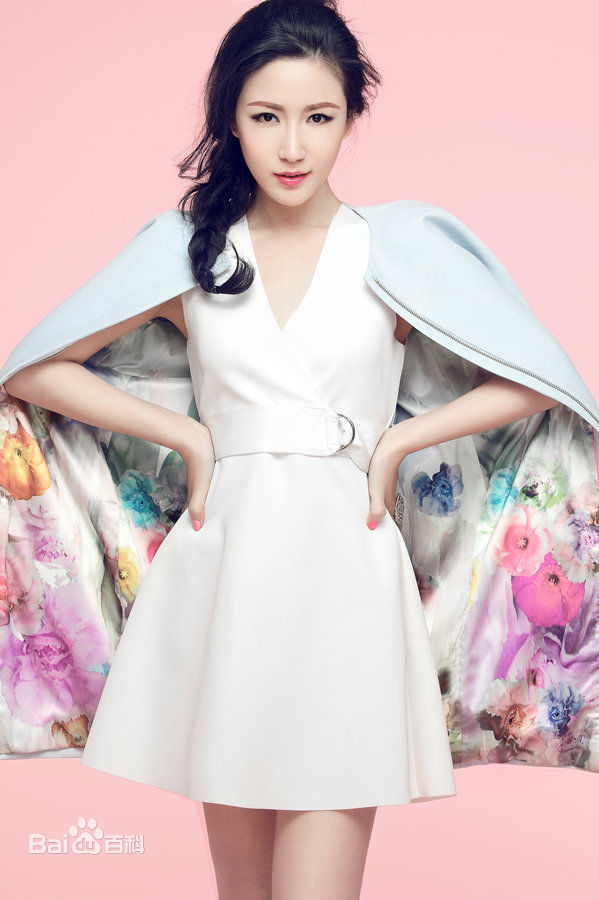 刘梓妍(Candy Liu)最优质春夏曝光 气质清新展花样笑靥